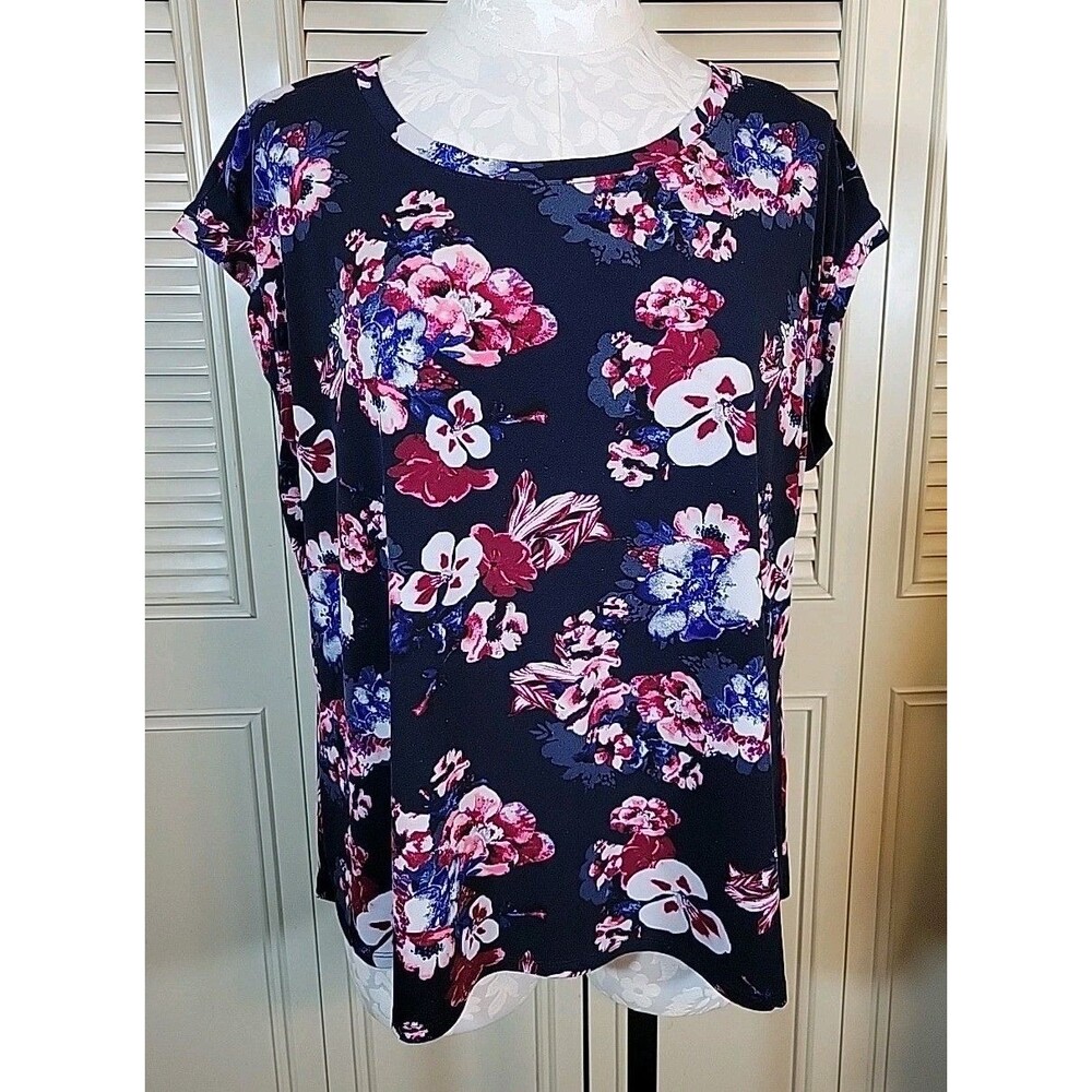 Elle ~ Blue Floral Sleeveless top ~ Lower Hem In Back ~ Size XL